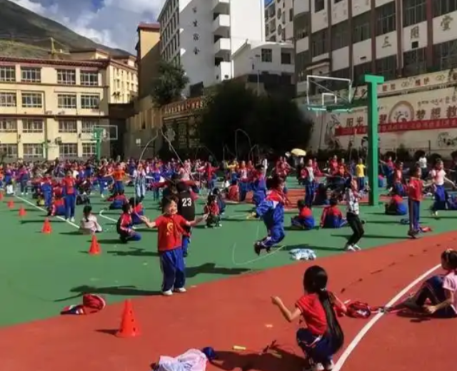 同体教育的样板让校园成为各民族学生共居共学共事共乐的家园 同体教育的样板让校园成为各民族学生共居共学共事共乐的家园